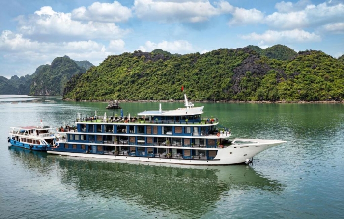 Ha Long - Lan Ha Bay Doris Cruise with Balcony room and bathtub